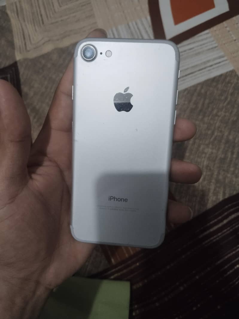 Apple iPhone 7 2