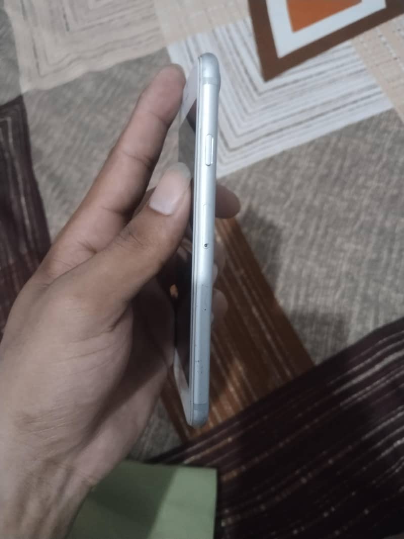 Apple iPhone 7 3