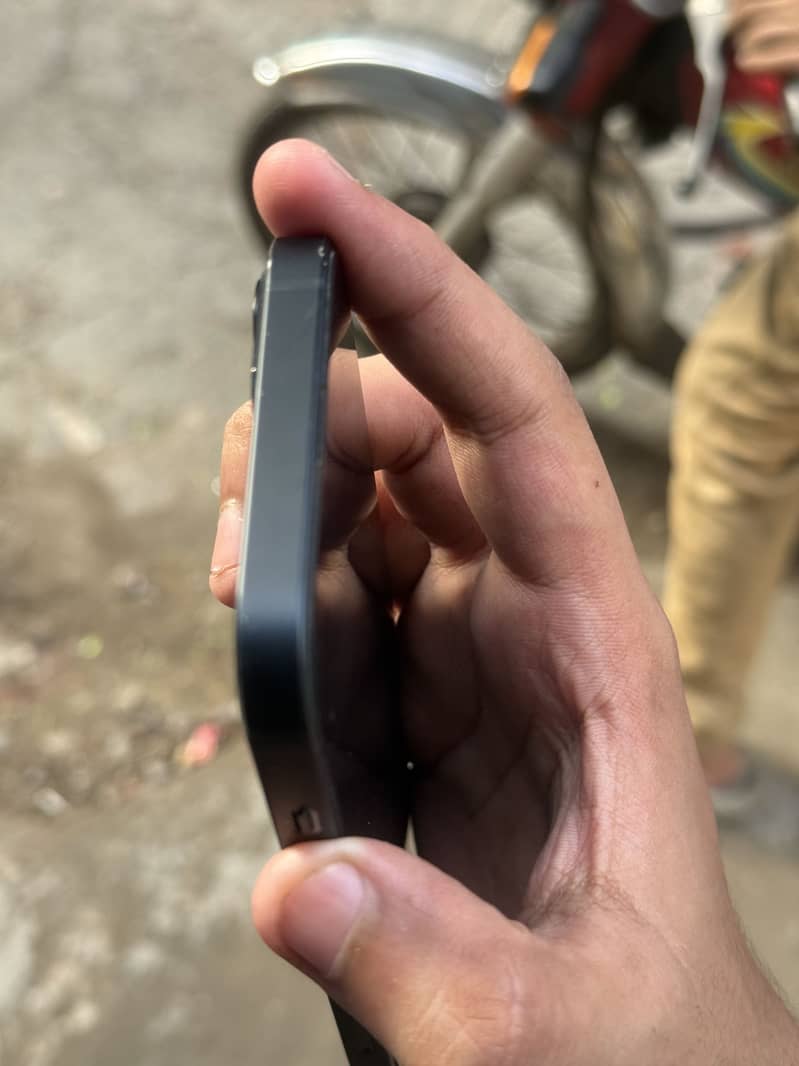 iPhone 13 jv 4