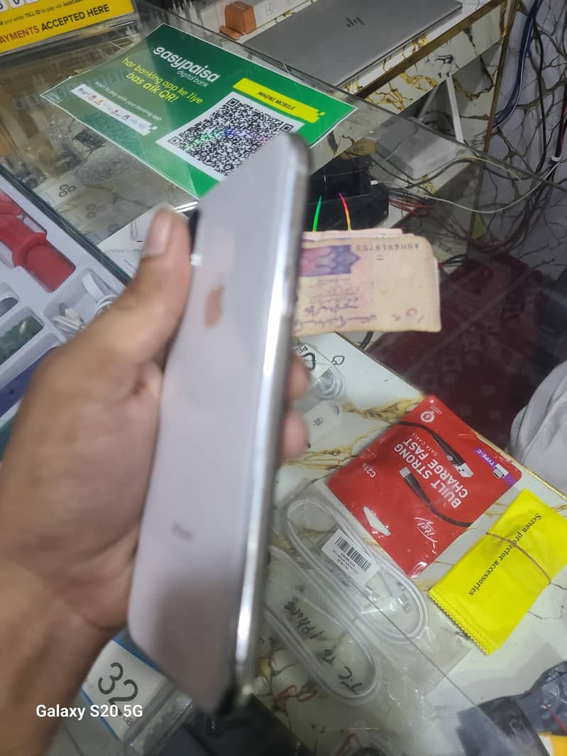 Apple iPhone X 3