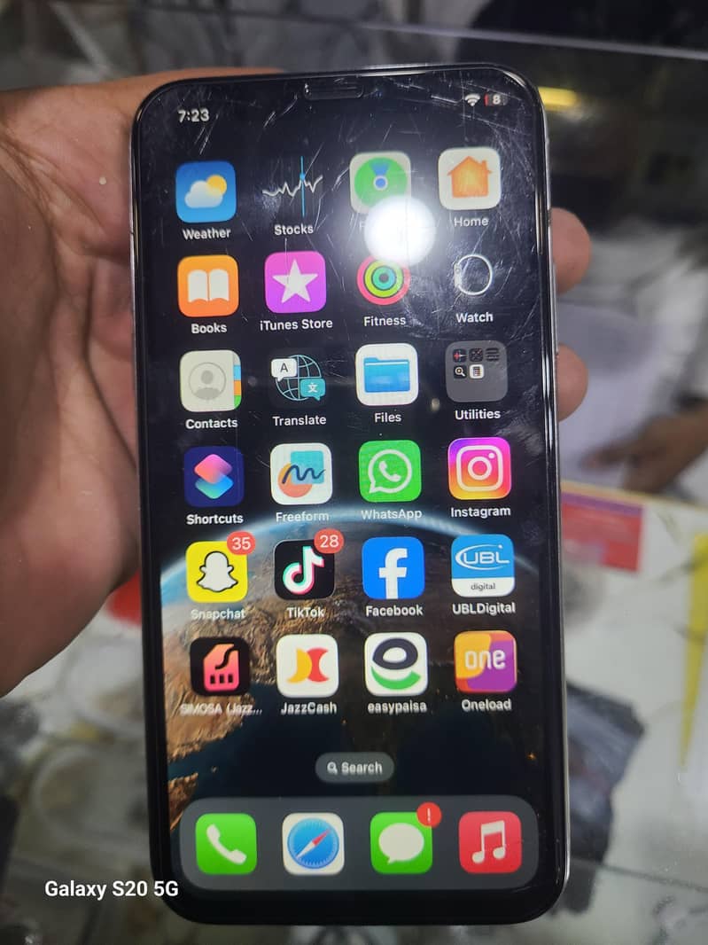 Apple iPhone X 4