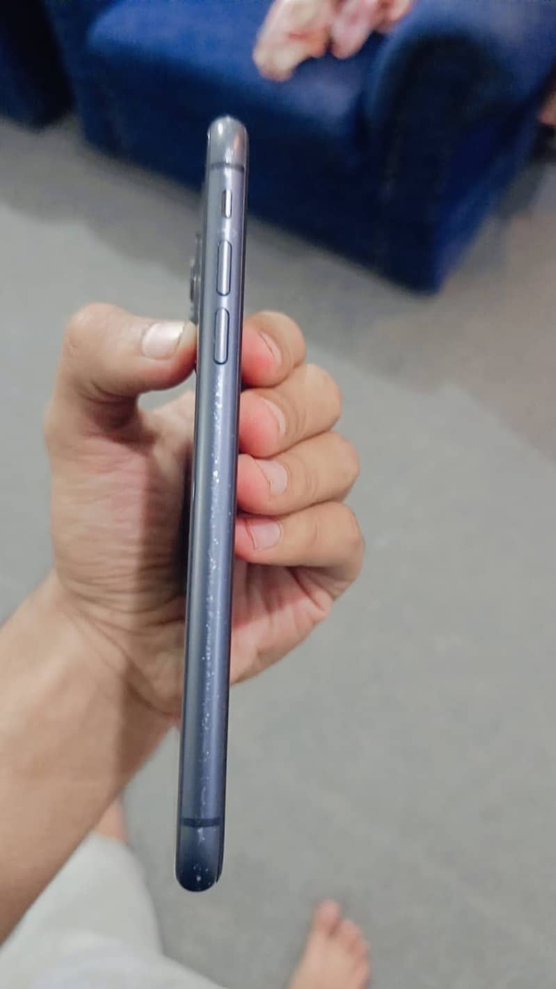 Apple iPhone 11 7