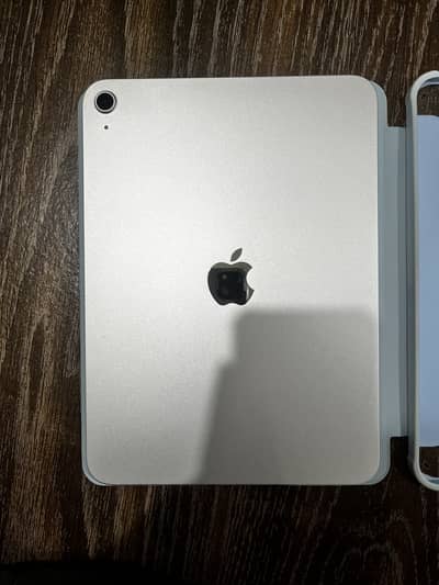 Ipad A16 // silver color// 128gb // with a stylus and a case