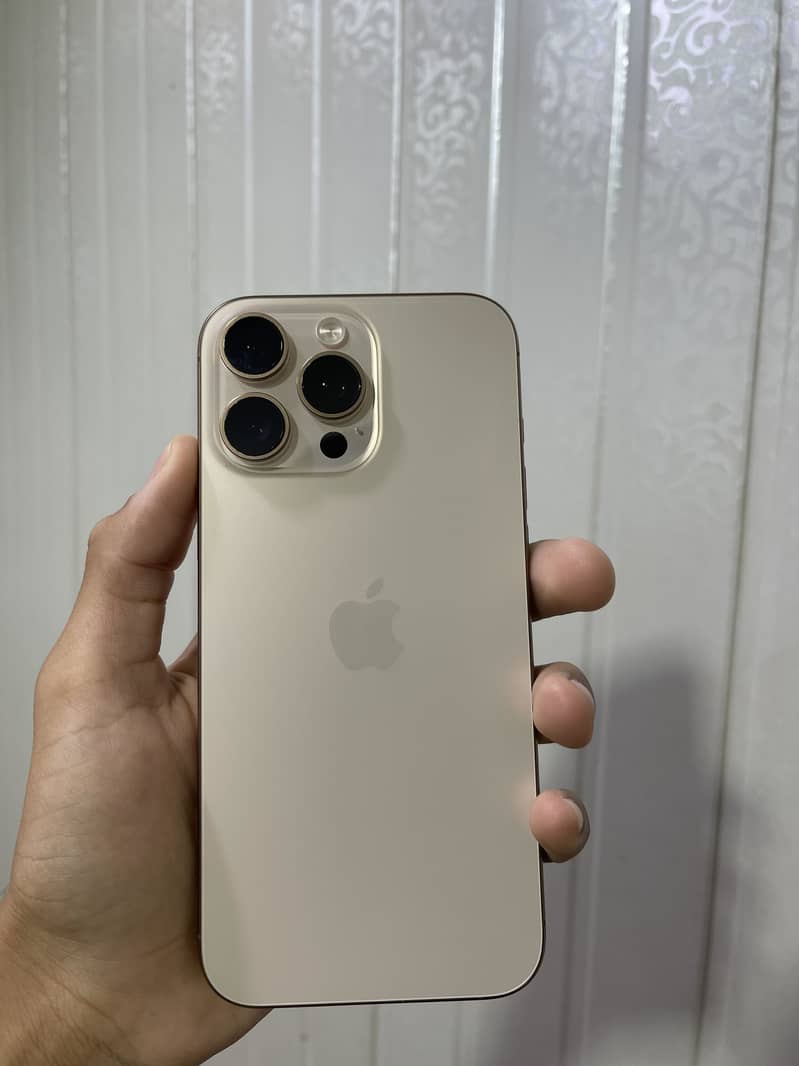 Apple iPhone 16 Pro Max 0