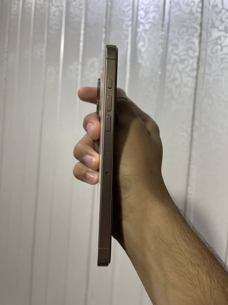 Apple iPhone 16 Pro Max 5