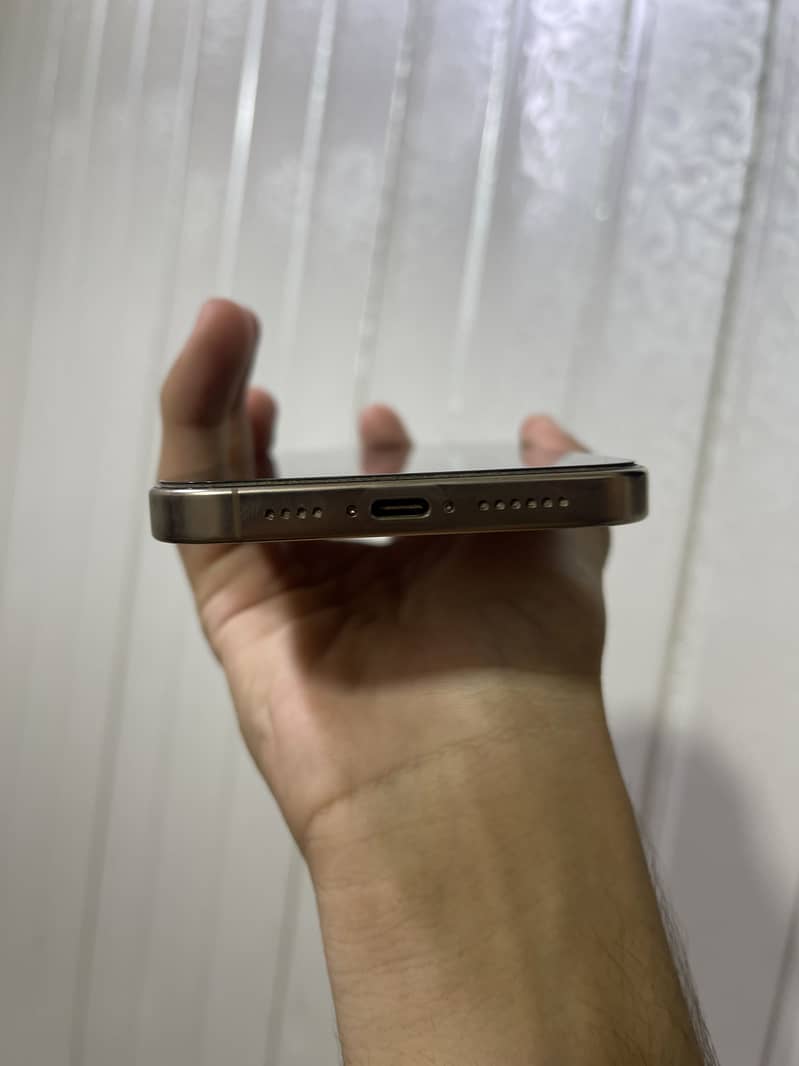 Apple iPhone 16 Pro Max 7