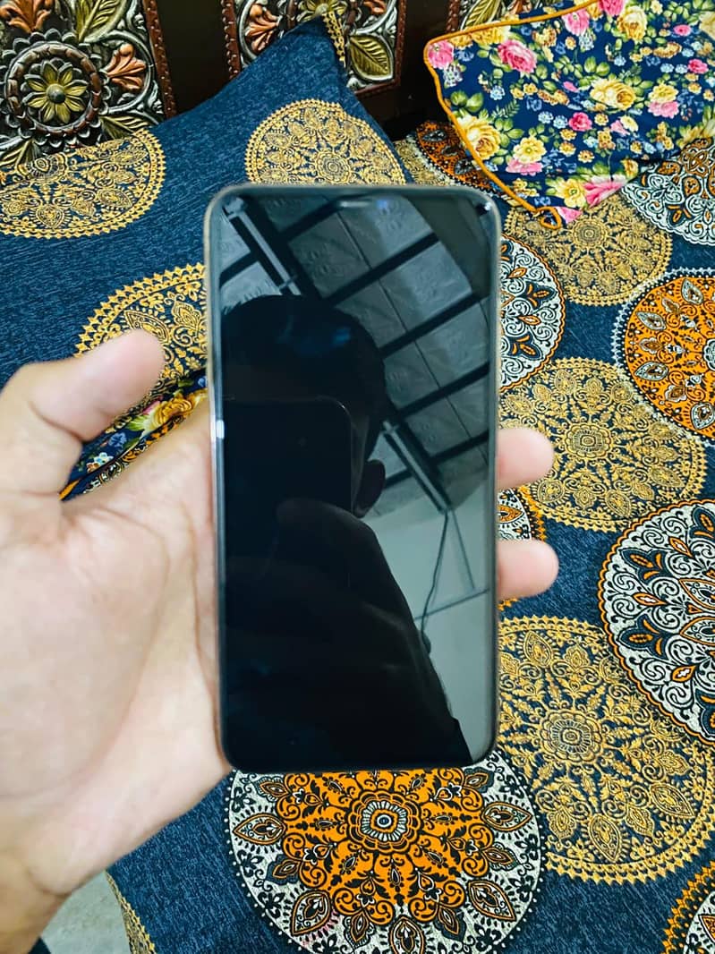 Apple iPhone 11 Pro Max 3