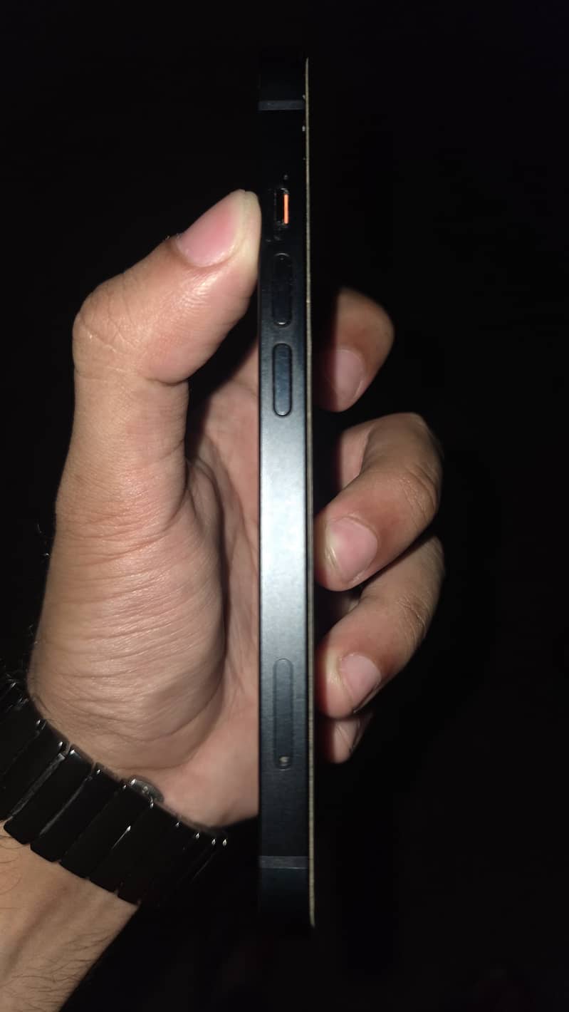 Apple iPhone 13 2