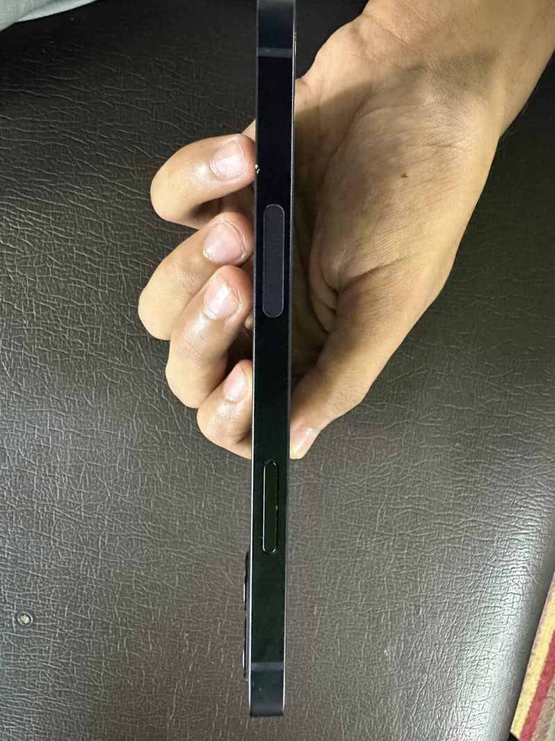 Apple iPhone 12 2