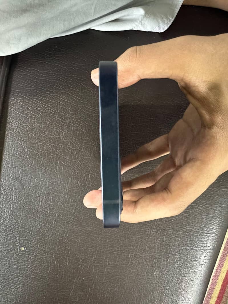 Apple iPhone 12 4