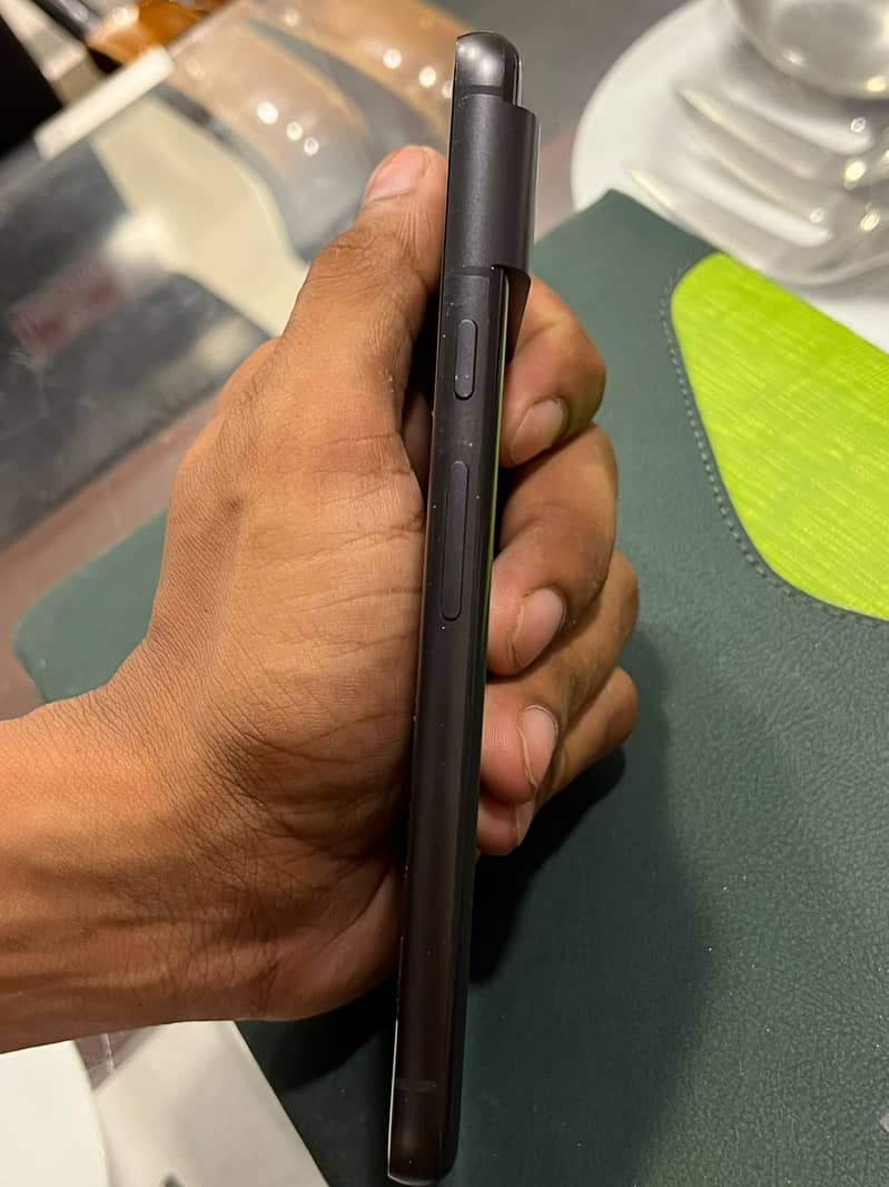 Google Pixel 8 4
