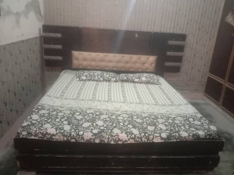 Bed with 2 side Table 1