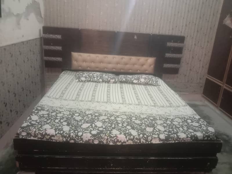 Bed with 2 side Table 2
