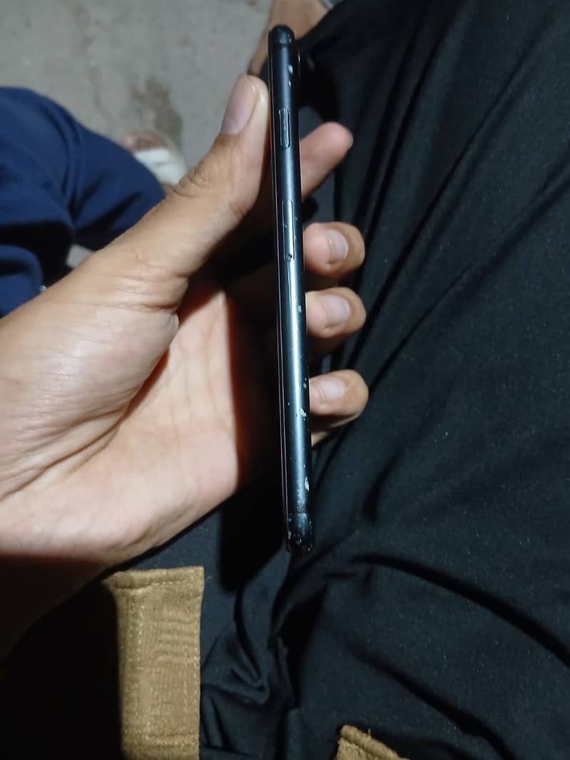 Apple iPhone 7 3