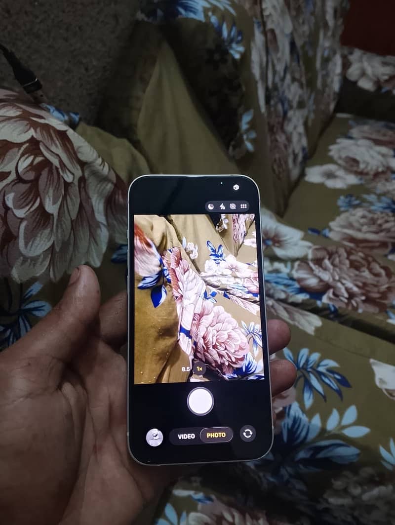 Apple iPhone 13 0
