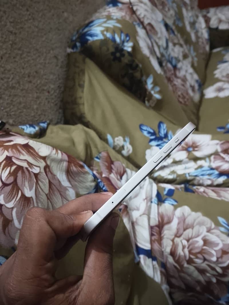 Apple iPhone 13 3
