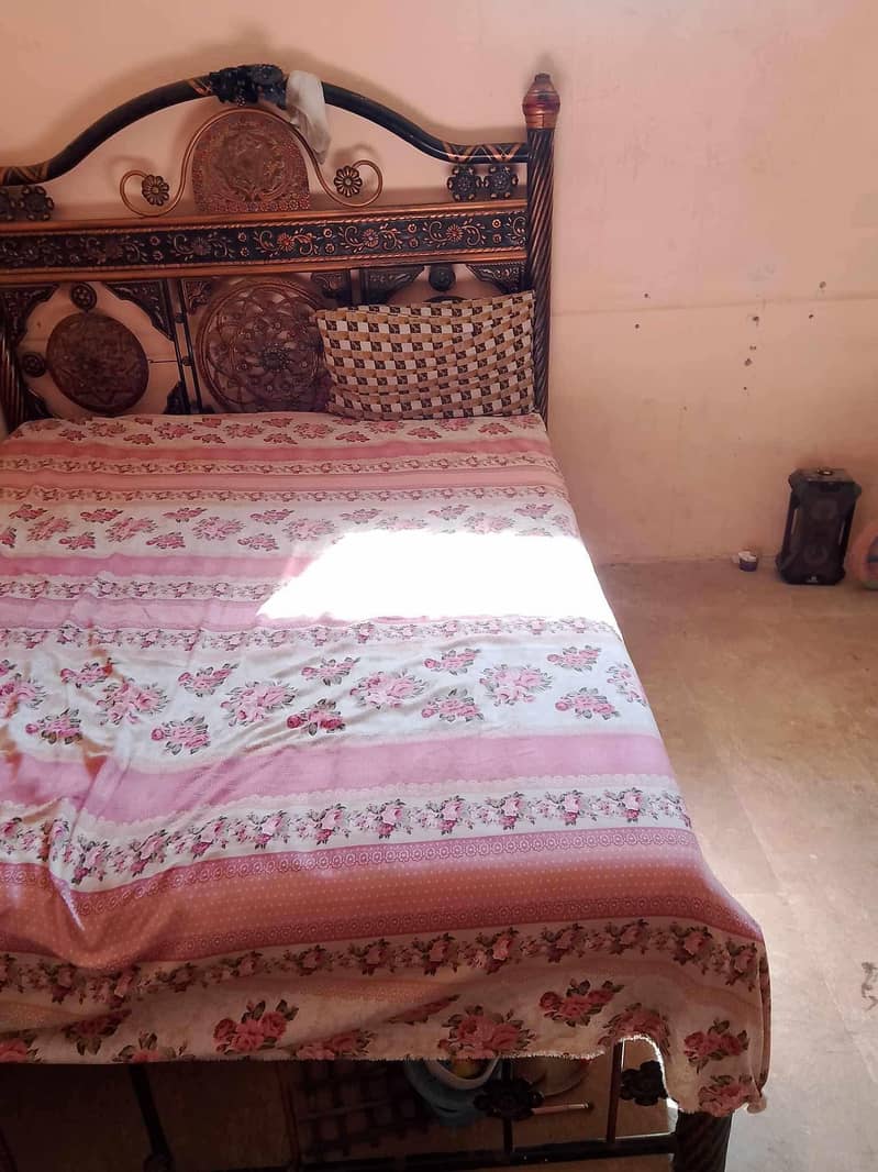 صاف ستھرا بیڈ اور میٹریس – بہترین کنڈیشن 3