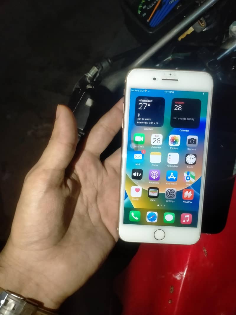 Apple iPhone 8 Plus 0