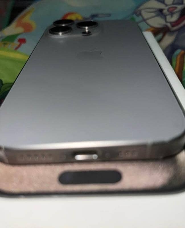 Apple iPhone 15 Pro 2