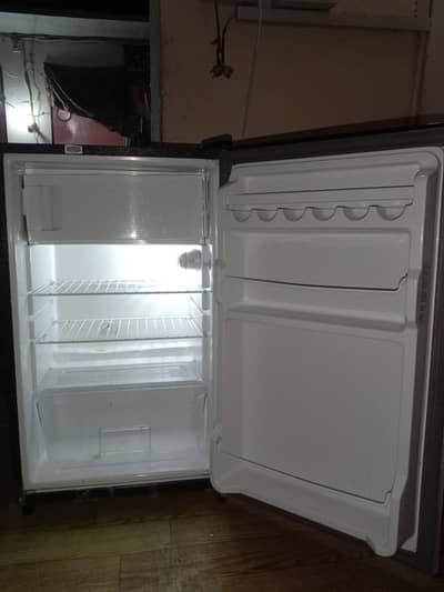 dowlance mini Fridge for sale in full fresh condition 03170096371