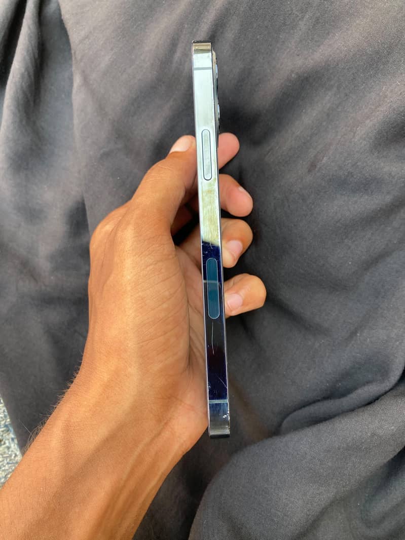Apple iPhone 12 Pro 2