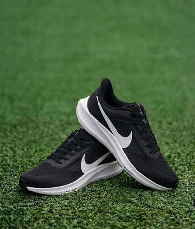 Nik Sneakers
