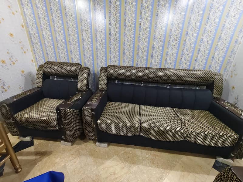 Sofa set in new condition 0