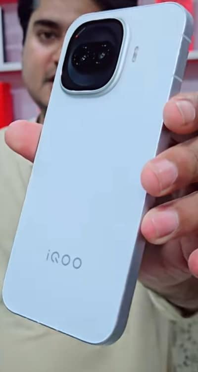 Vivo iQOO Z11 Turbo white color 12/256