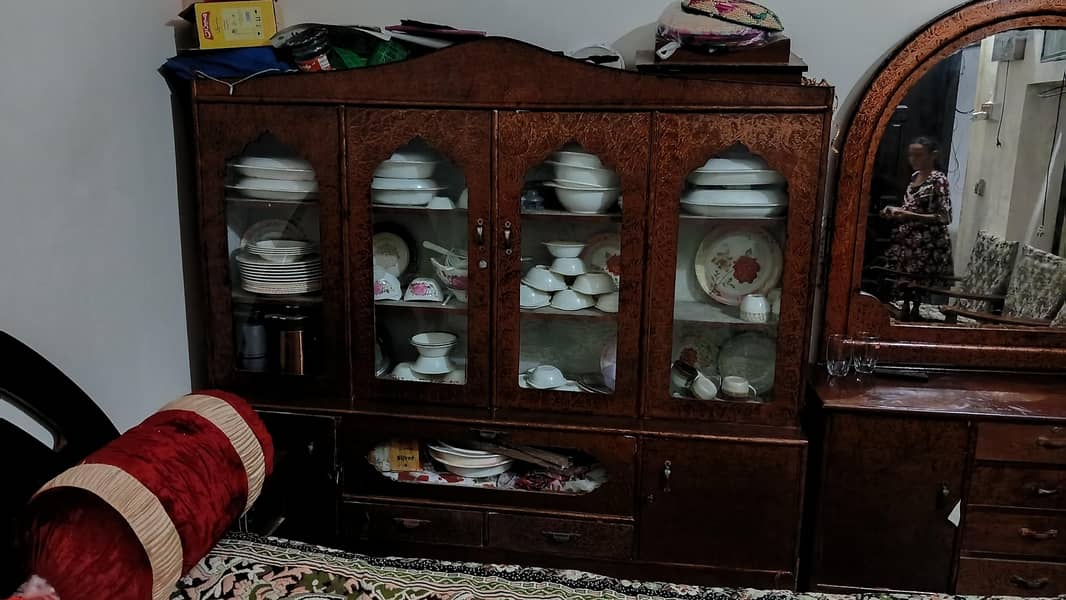 Bed set,dressing table and showcase 1