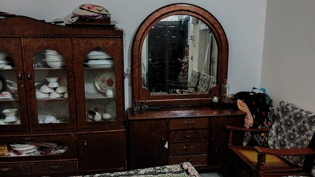 Bed set,dressing table and showcase 2