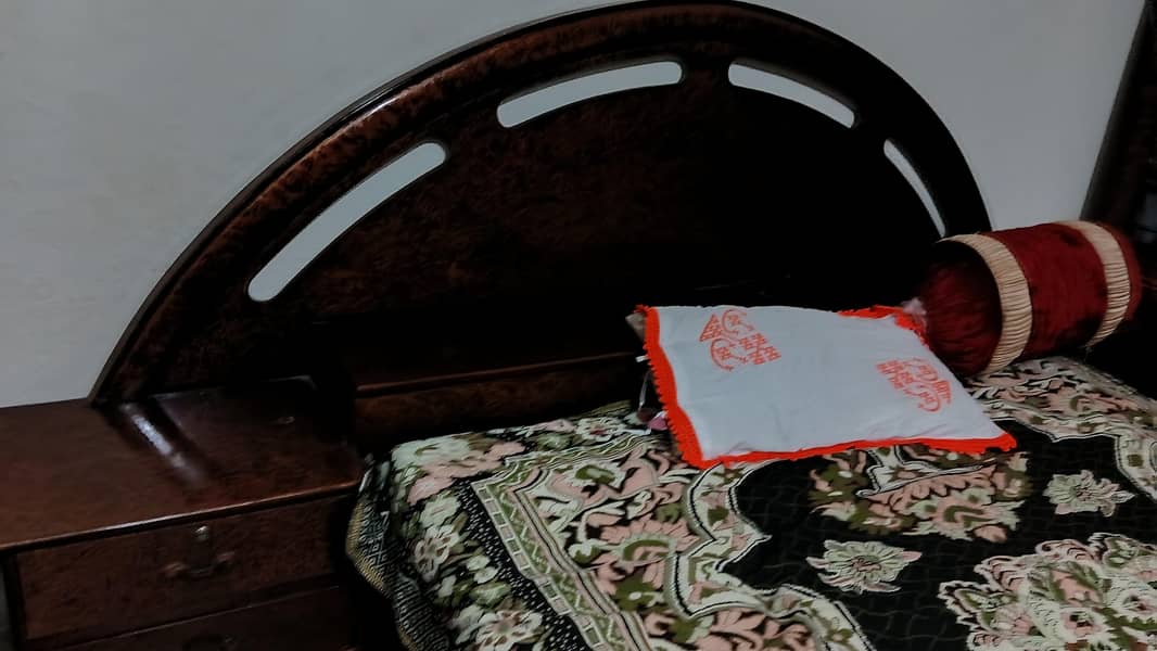 Bed set,dressing table and showcase 6
