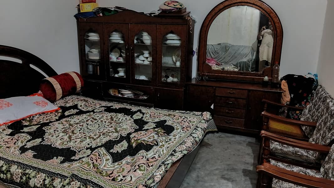 Bed set,dressing table and showcase 8