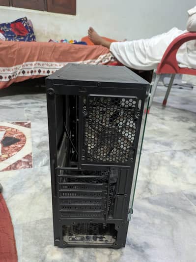 Gaming PC Case RGB - Good Condition 4 Rgb fans