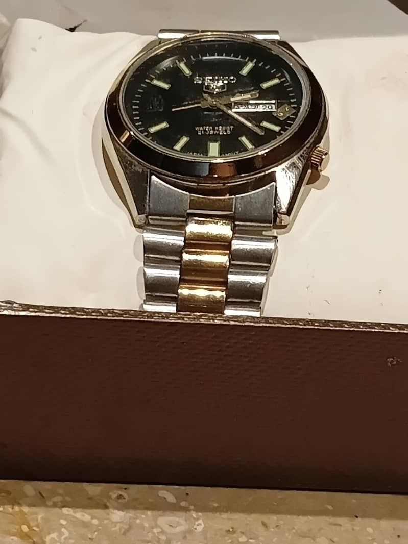 hand watch 0