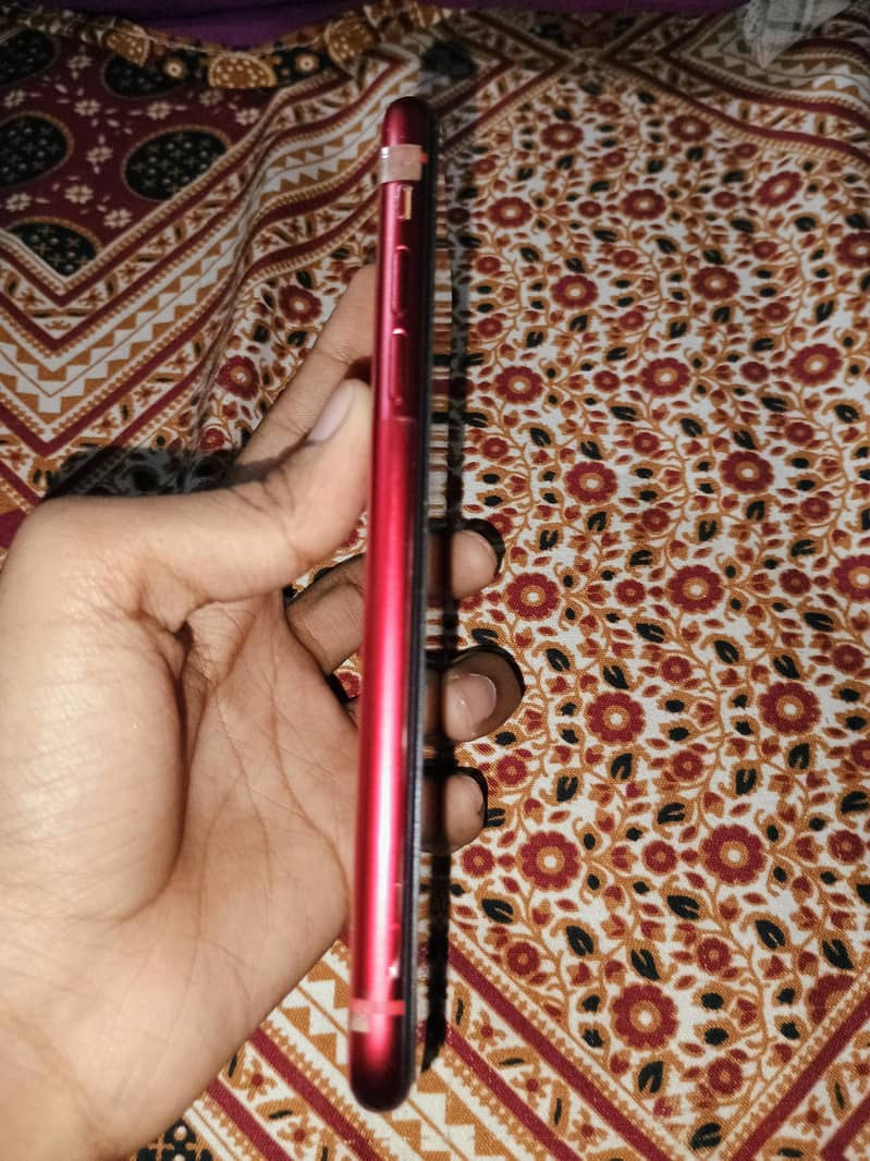 Apple iPhone 11 4