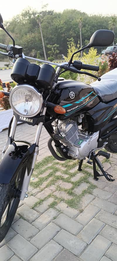 Yamaha YB125z DX Model 2023 only 5700 KM's driven Islamabad num Isl