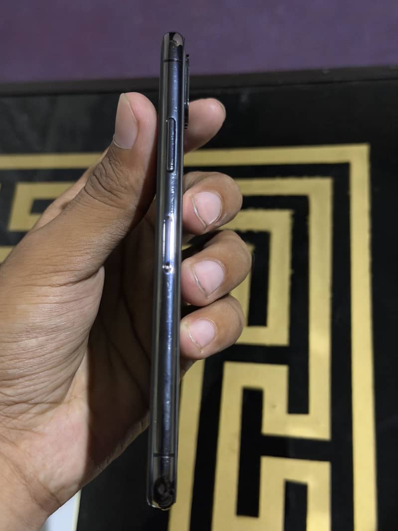 Apple iPhone X 4
