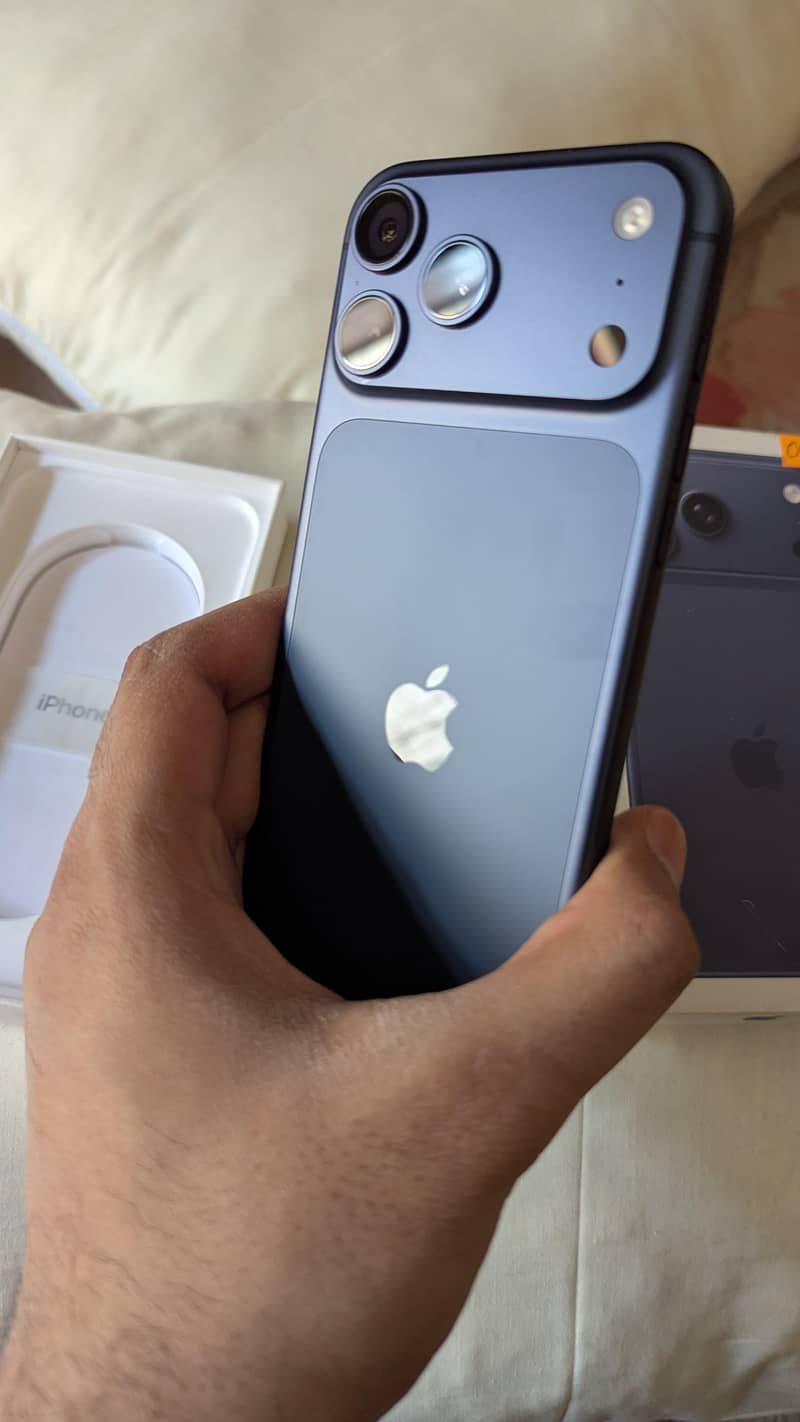Apple iPhone 17 Pro Max 0