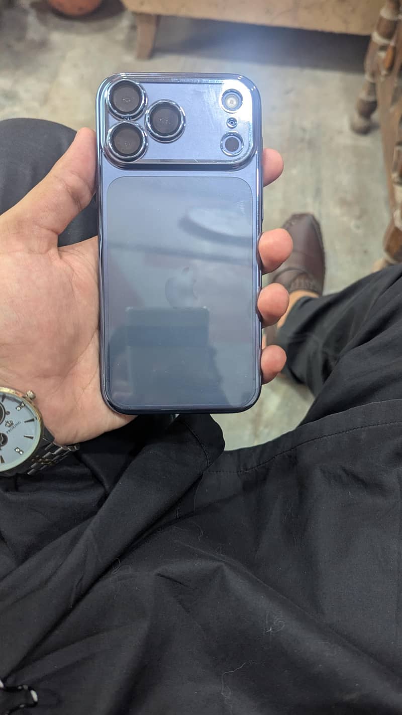 Apple iPhone 17 Pro Max 4