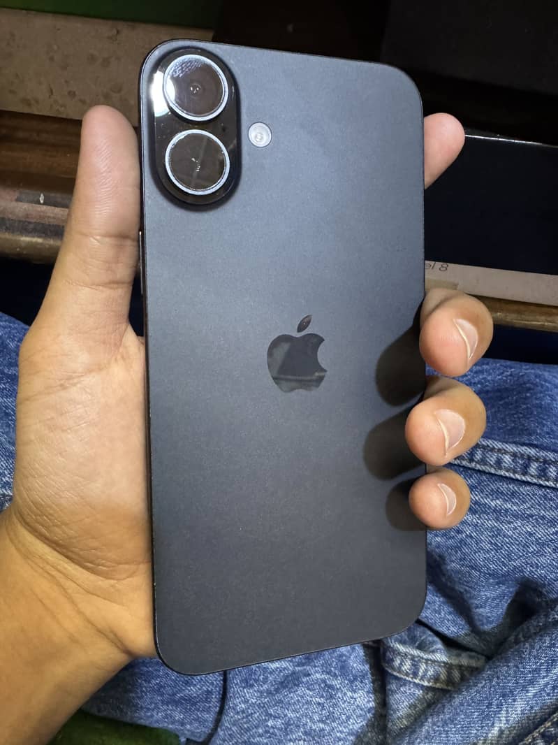 Apple iPhone 16 Plus 0