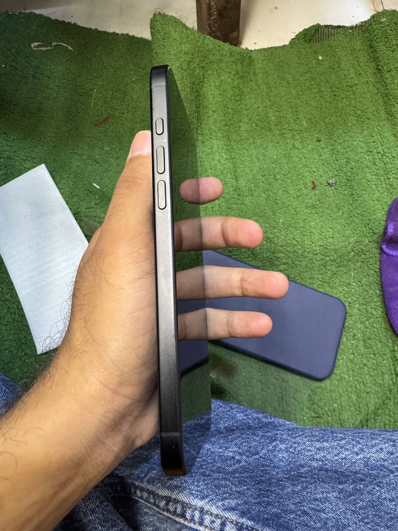 Apple iPhone 16 Plus 9