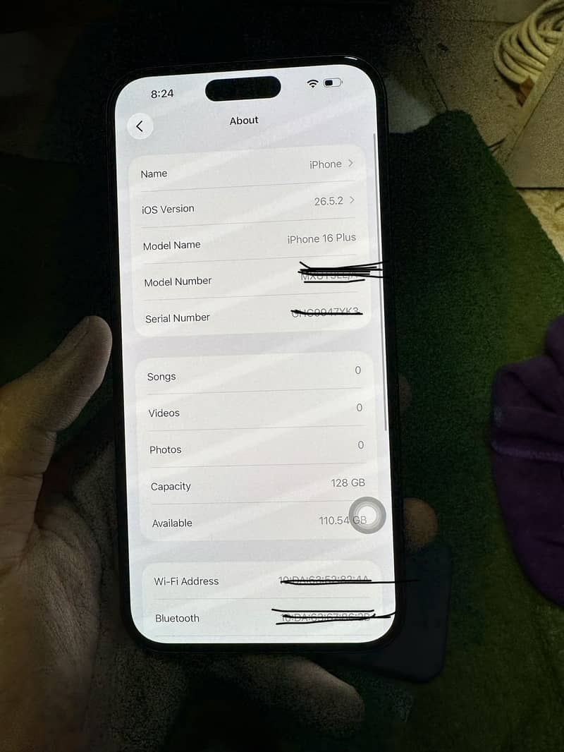 Apple iPhone 16 Plus 12