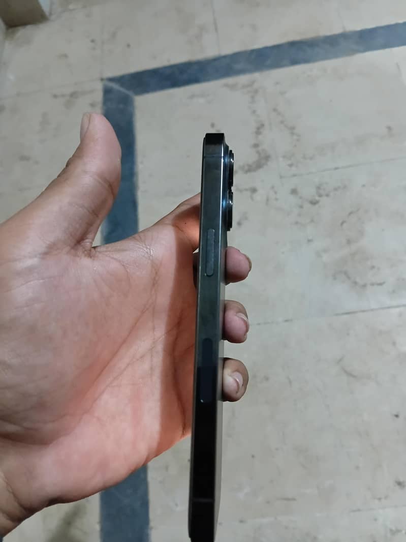 Apple iPhone 13 Pro 2