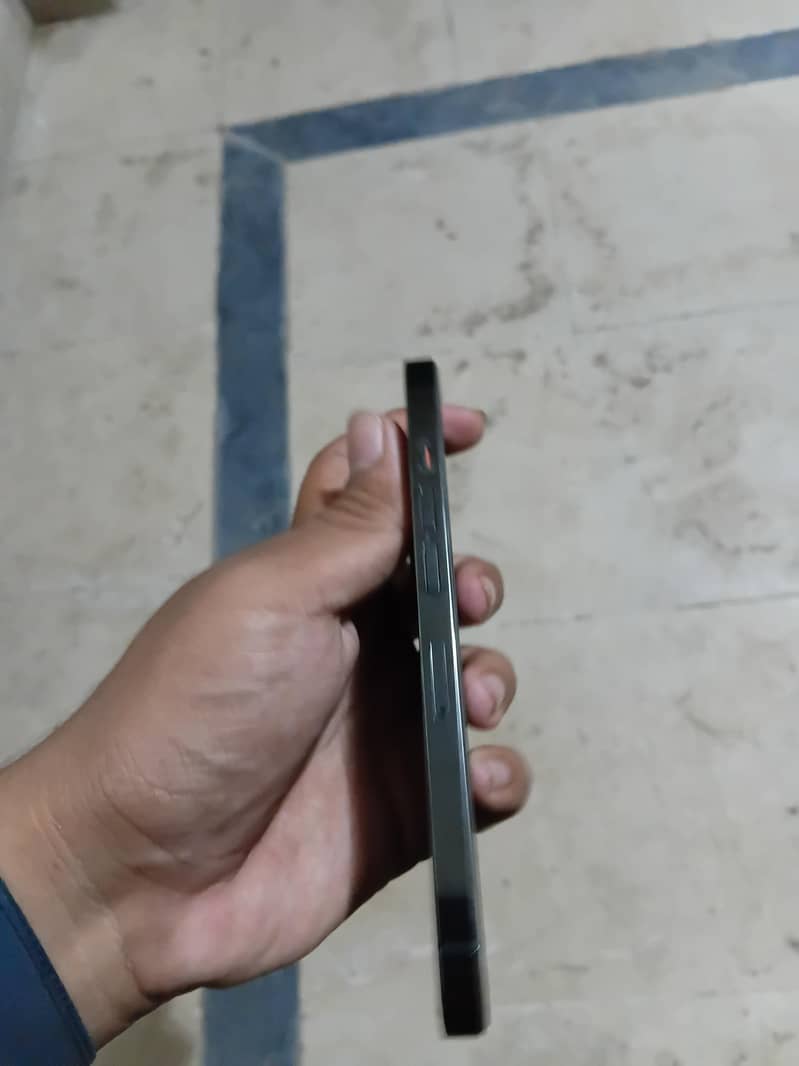 Apple iPhone 13 Pro 4