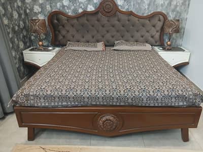 akhroti wood bed set