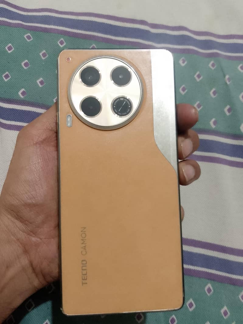 Tecno CAMON 30 1