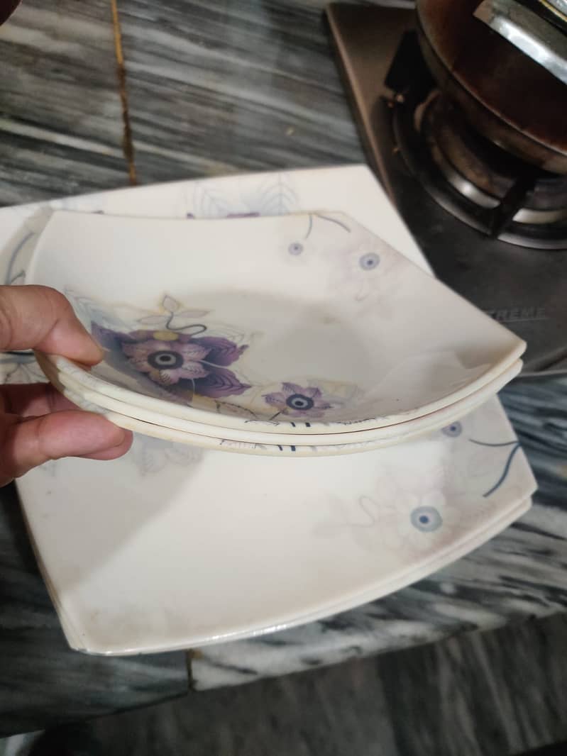 Plastic dinner set 2
