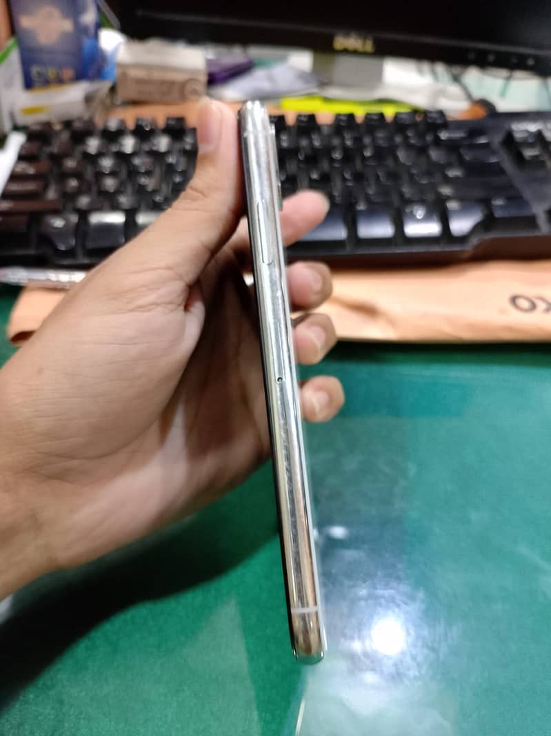 Apple iPhone X 3