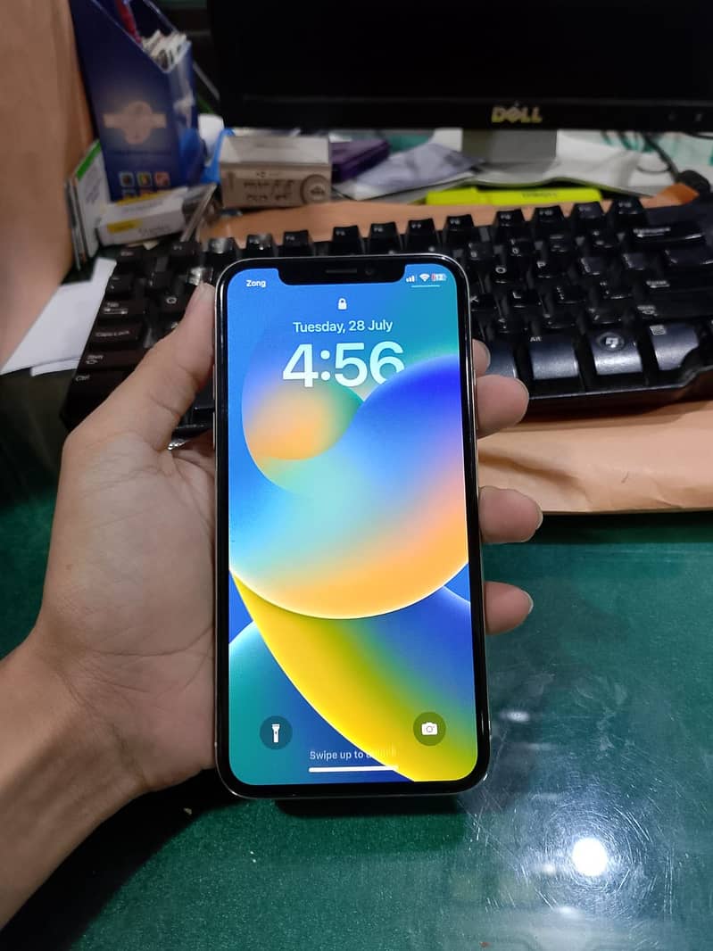 Apple iPhone X 4