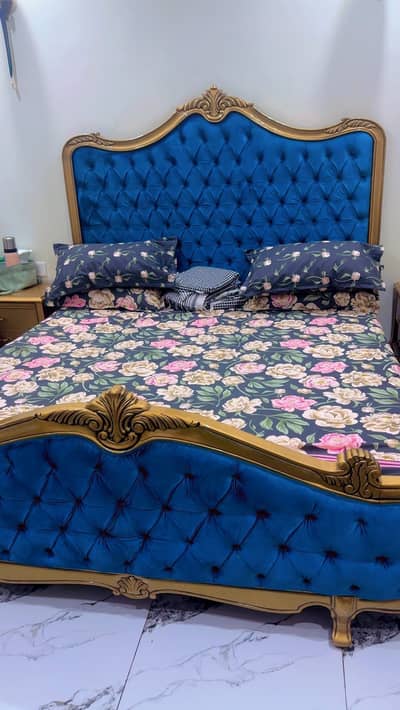 Luxury BedRoom Set For SALE - Like New With Dressing & Besides Table!!